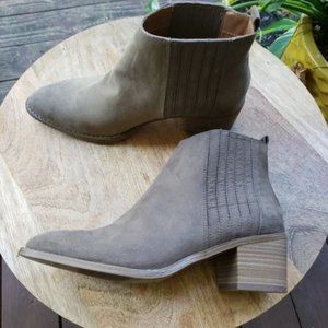 Universal Thread Briar Boots Size 9